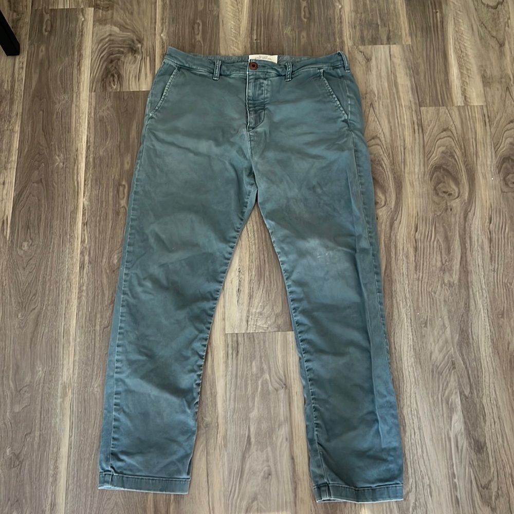 Hollister Chinos